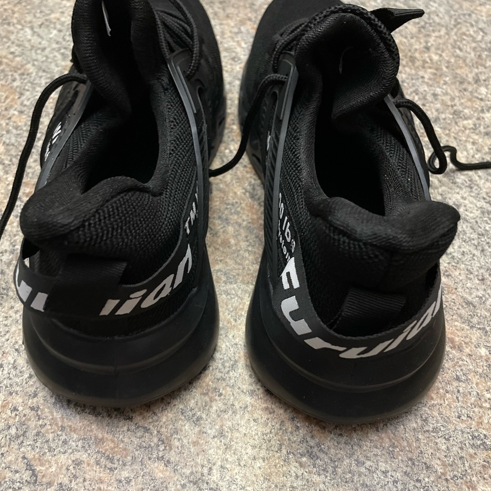 Mens Steel-Toe Sneakers